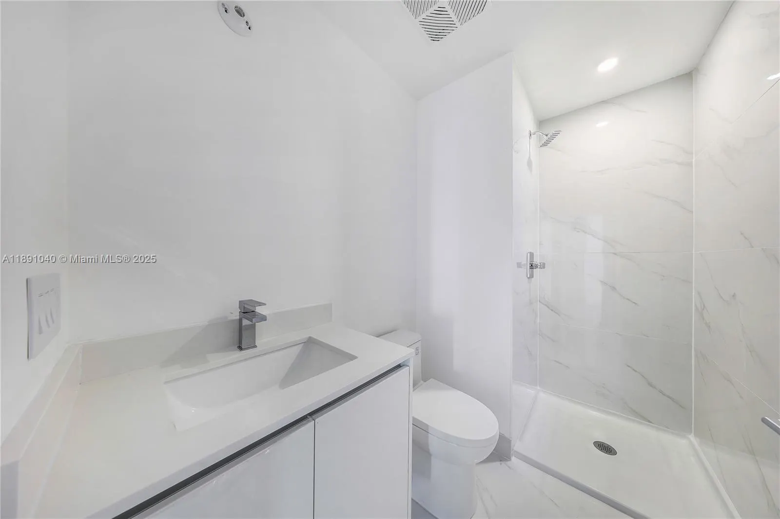 700 NE 24 St, #3402