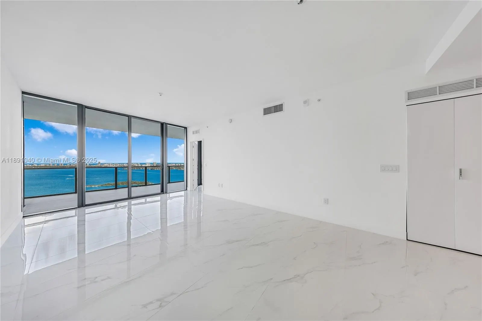 700 NE 24 St, #3402