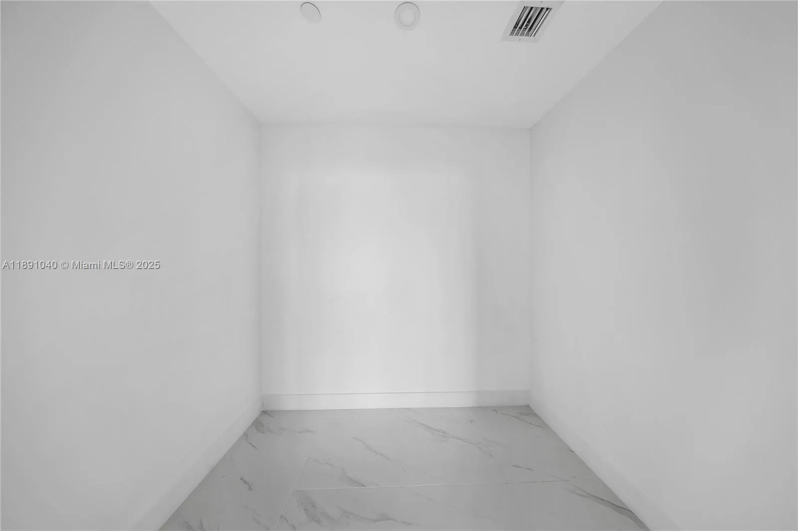 700 NE 24 St, #3402
