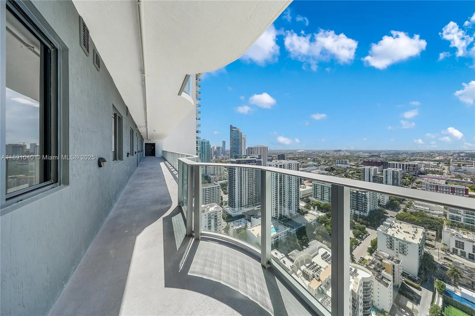 700 NE 24 St, #3402