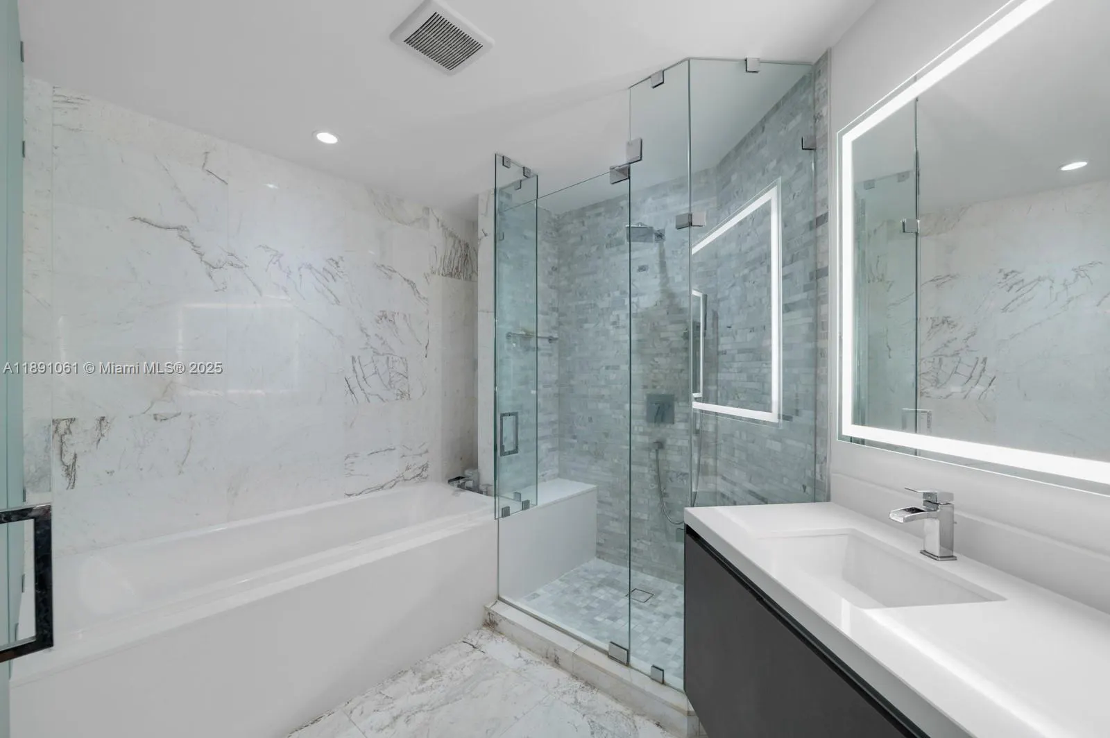 851 NE 1st Ave, #4403