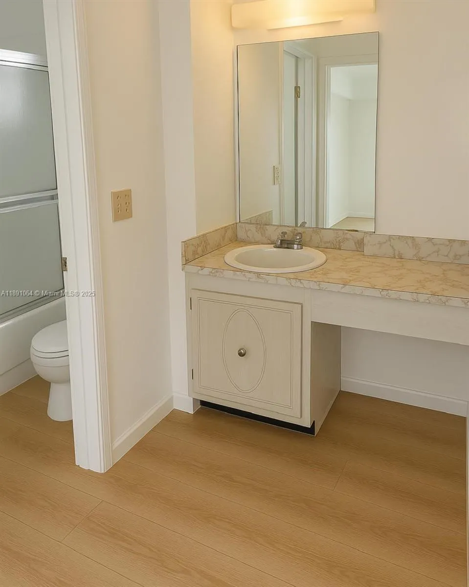 9430 Live Oak Pl, #404