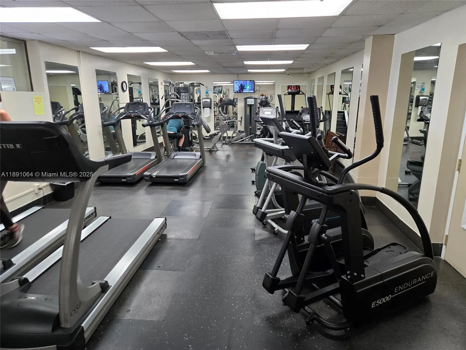 9430 Live Oak Pl, #404