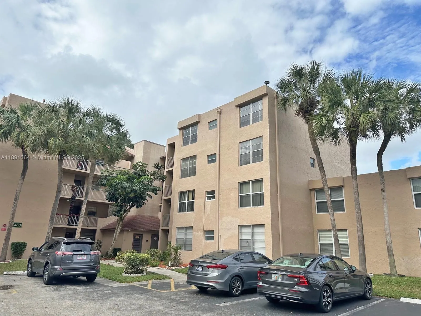 9430 Live Oak Pl, #404
