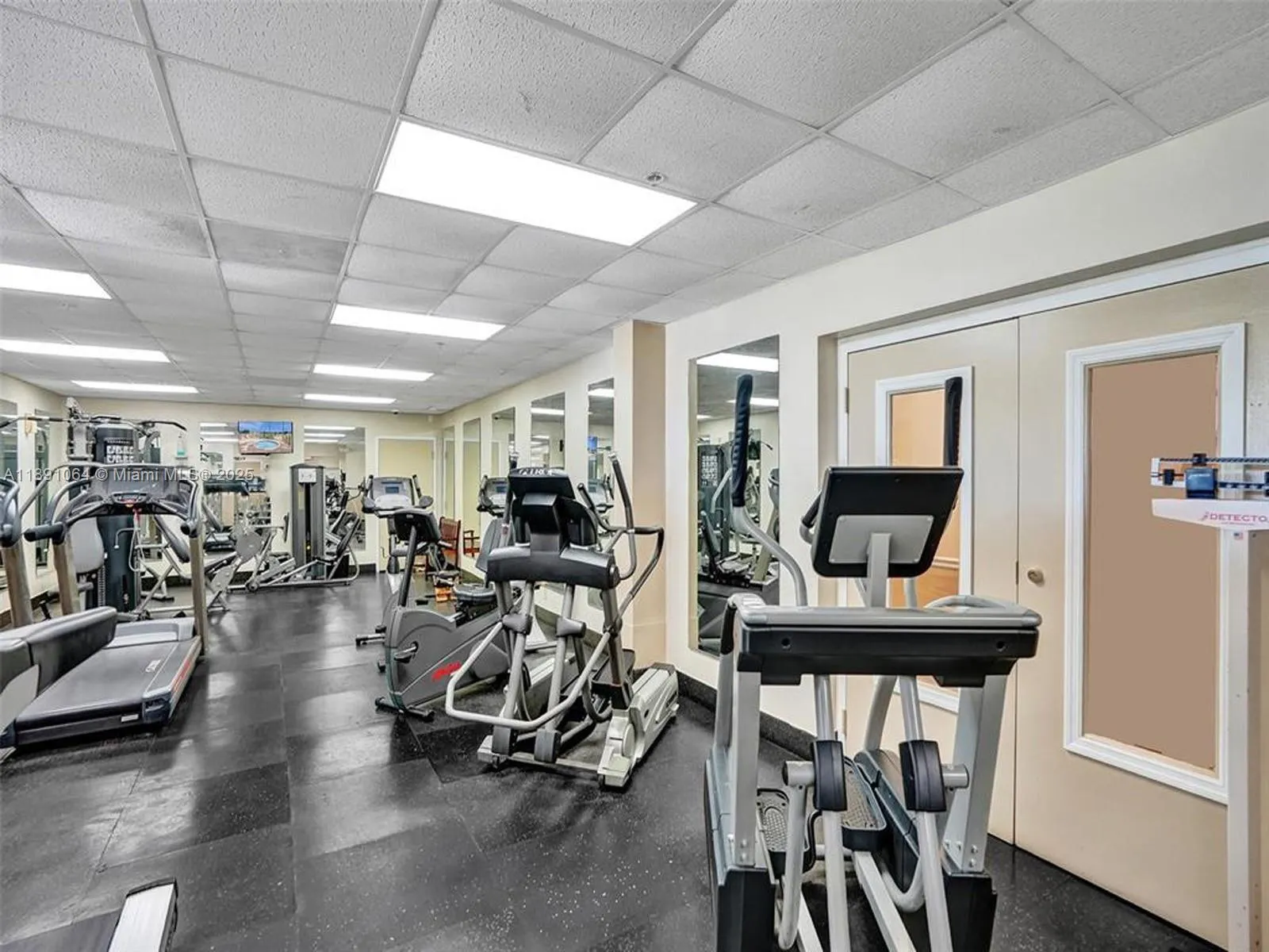 9430 Live Oak Pl, #404