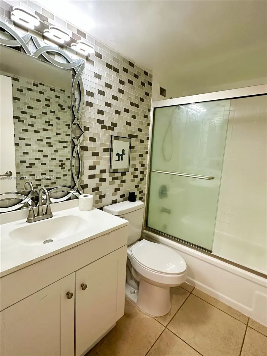 1650 NE 115th St, #102