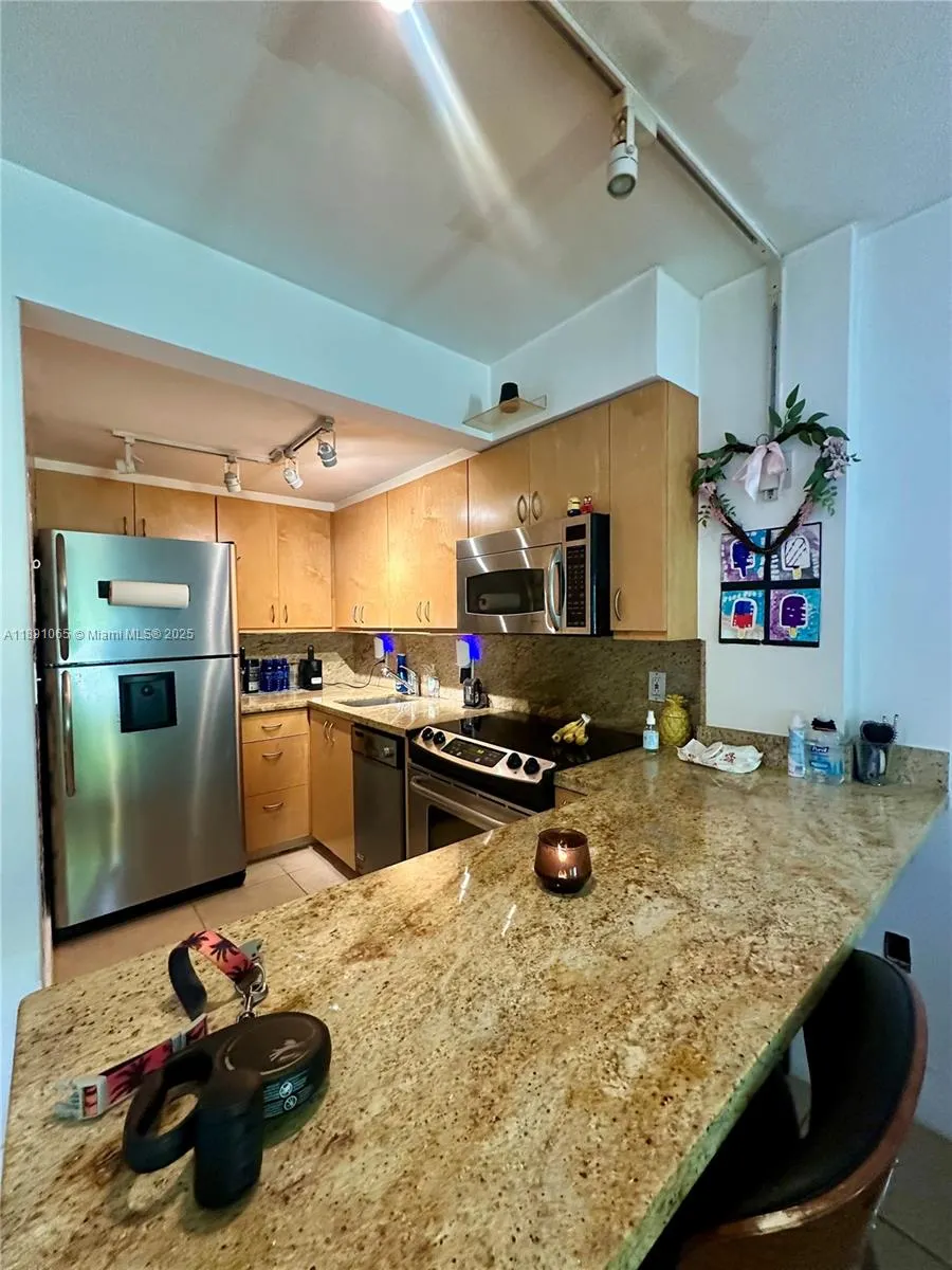 1650 NE 115th St, #102