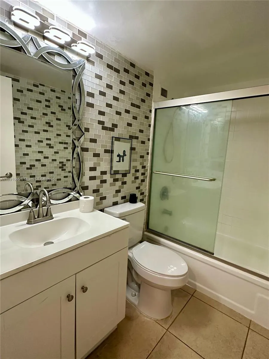 1650 NE 115th St, #102