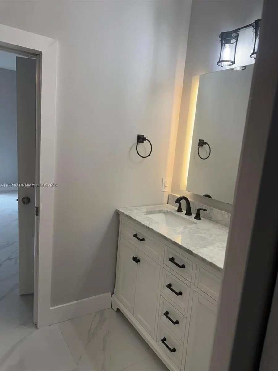 3438 NW 4th St