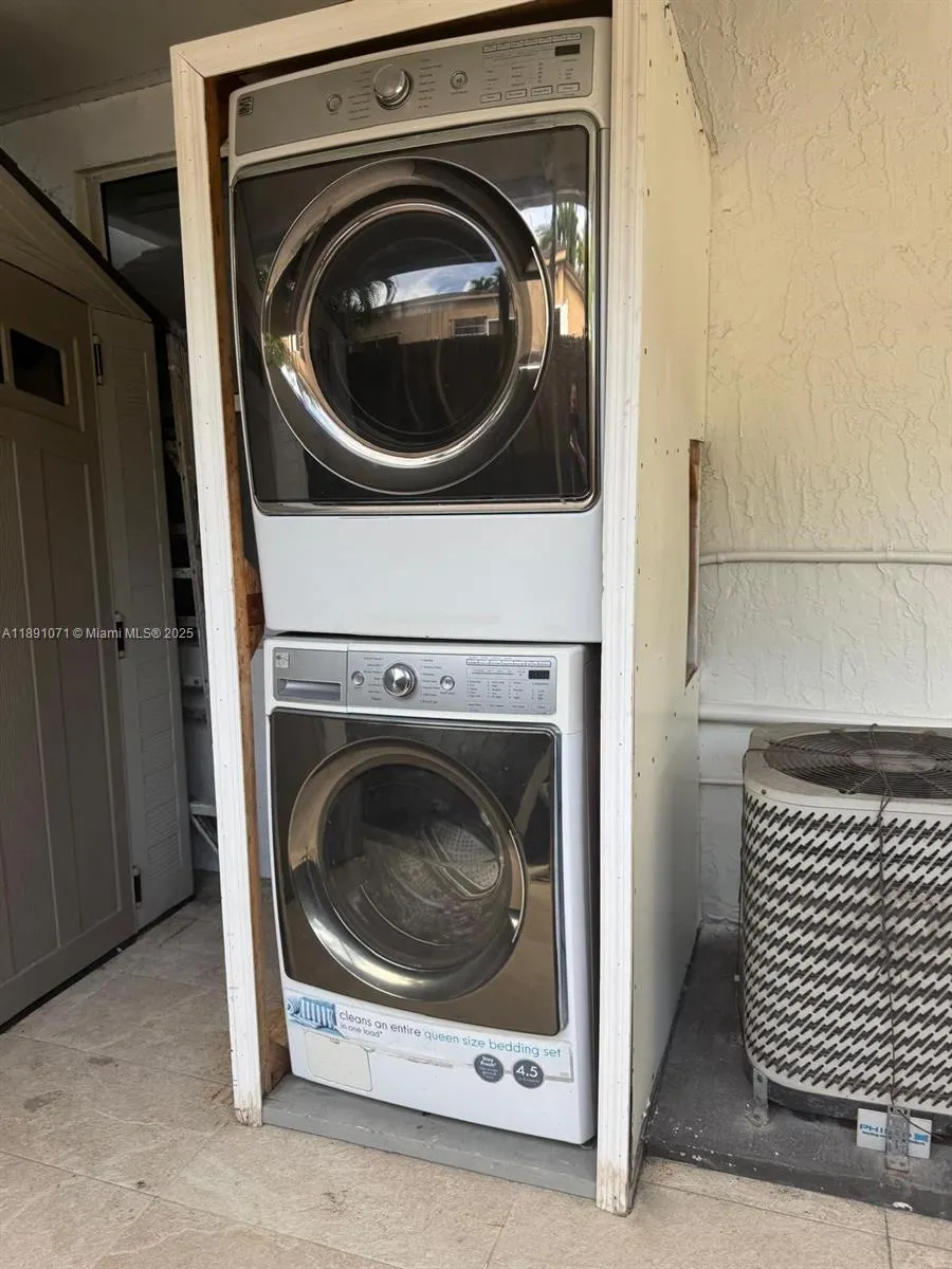 3438 NW 4th St