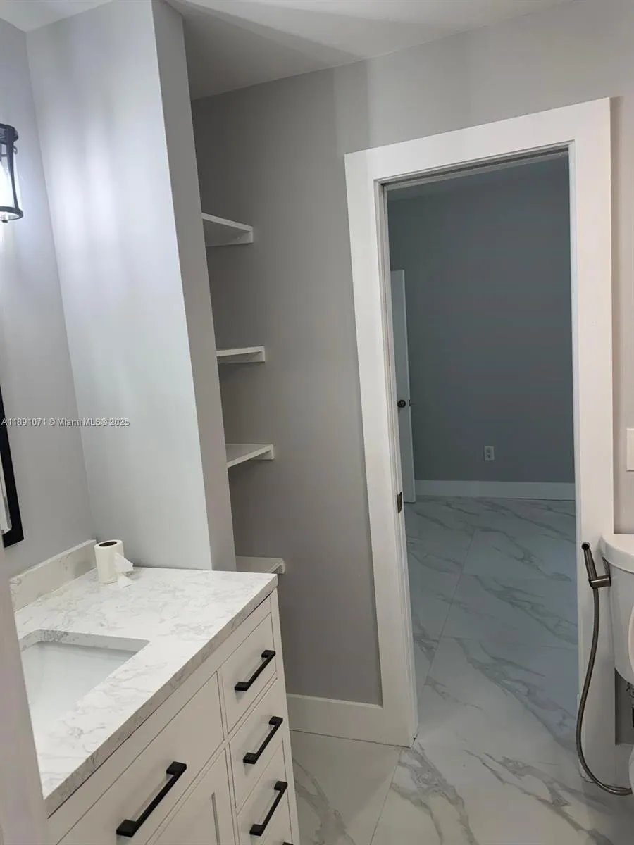 3438 NW 4th St