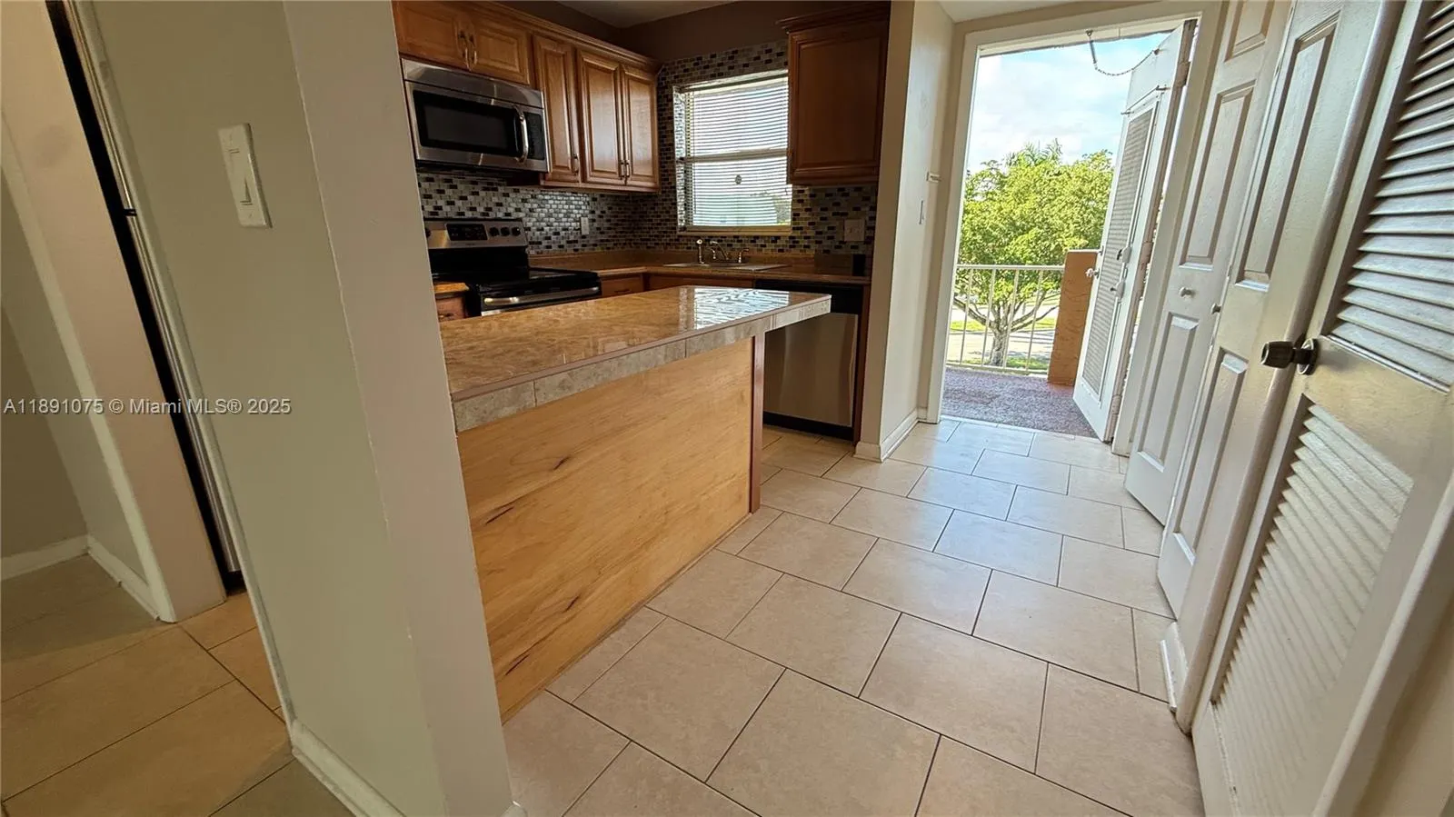 8500 Sunrise Lakes Blvd, #303