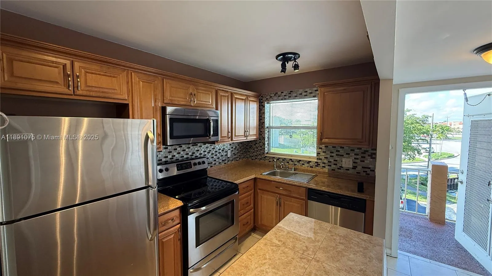 8500 Sunrise Lakes Blvd, #303