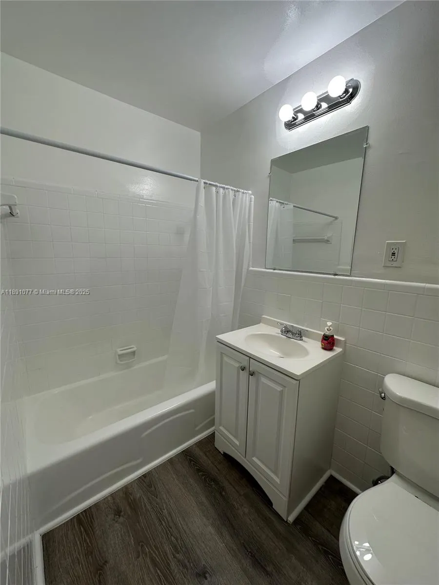 840 NE 17th Ter, #10