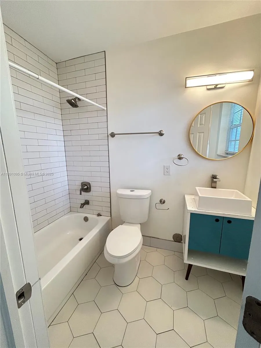 571 NE 67th St 67th St, #1