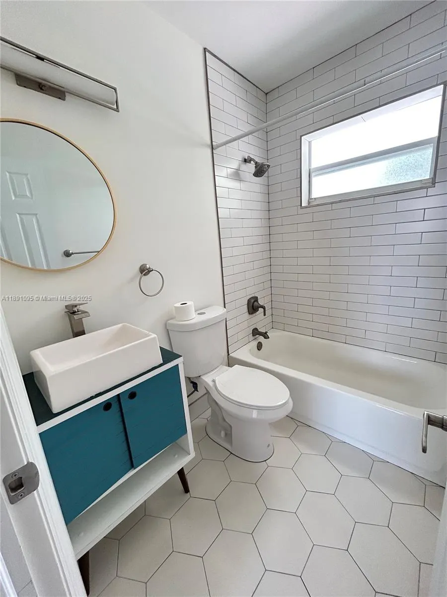571 NE 67th St 67th St, #1