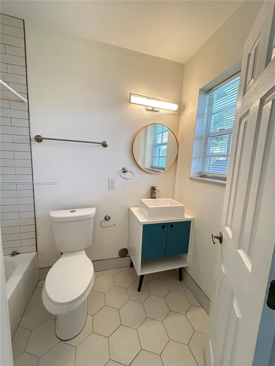 571 NE 67th St 67th St, #1