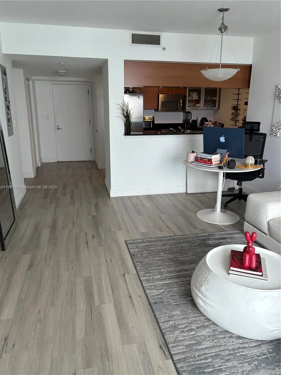 1800 N Bayshore Dr, #3802