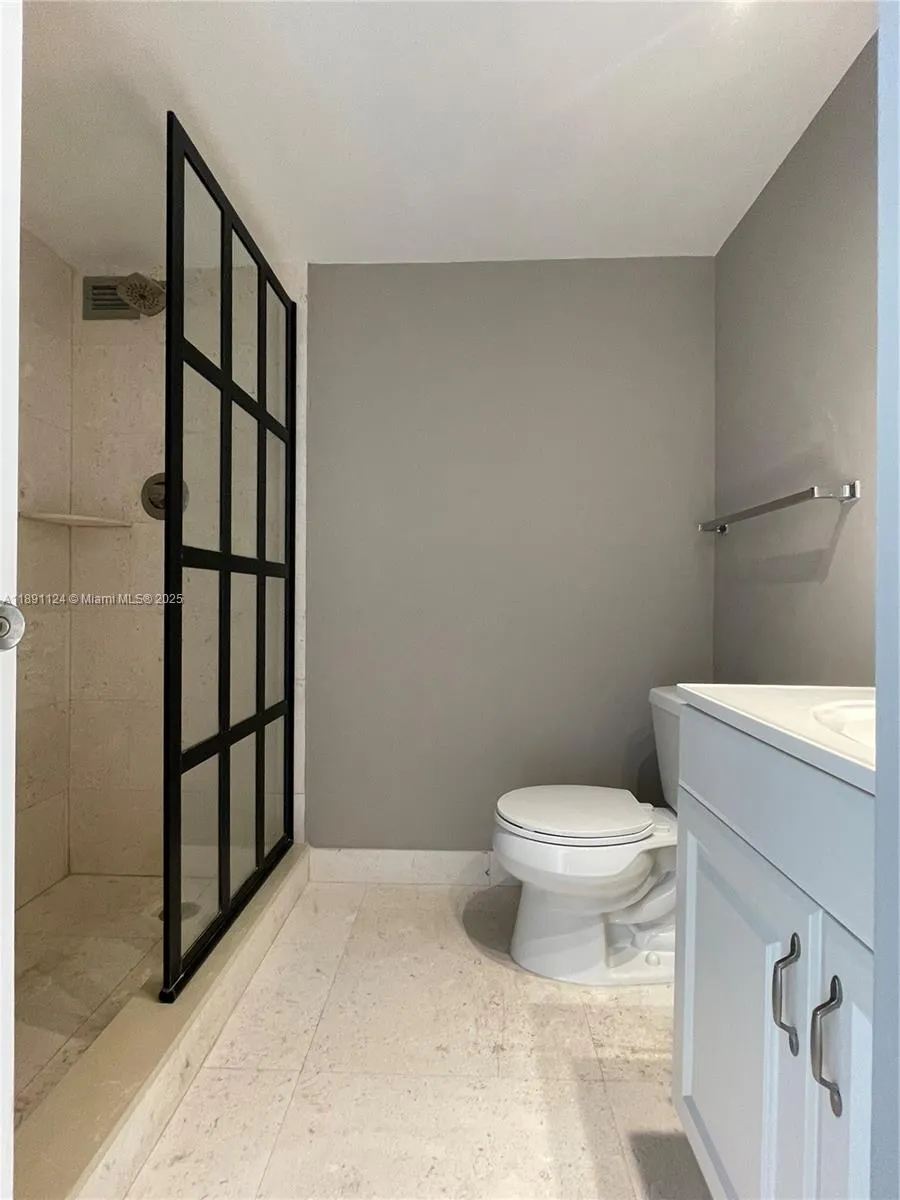 5700 Collins Ave, #11A