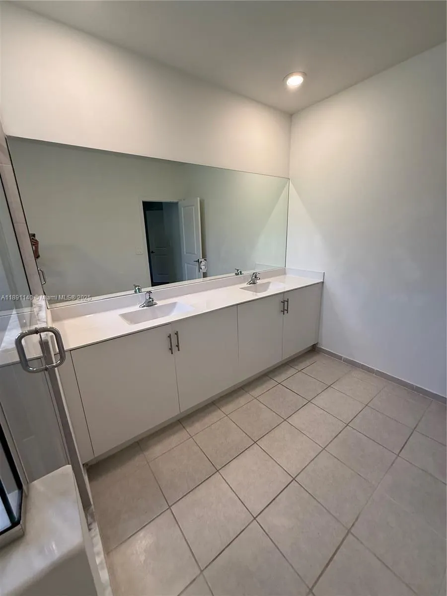 1021 SE 27th Ter, #1021