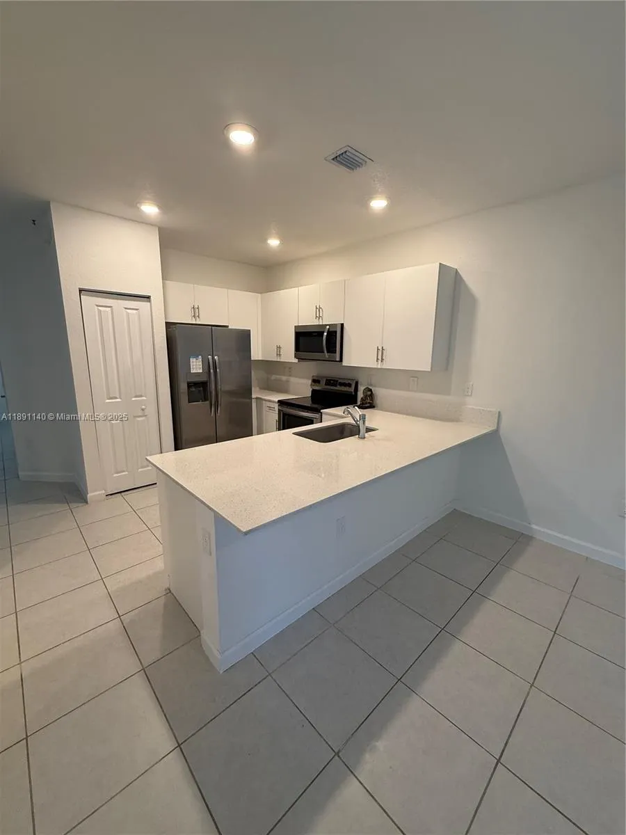 1021 SE 27th Ter, #1021