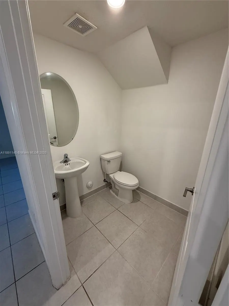 1021 SE 27th Ter, #1021