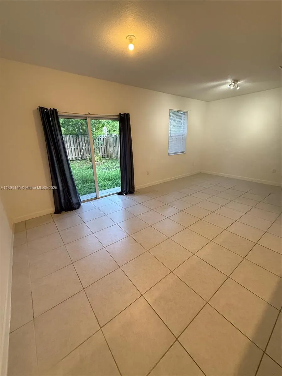 1021 SE 27th Ter, #1021