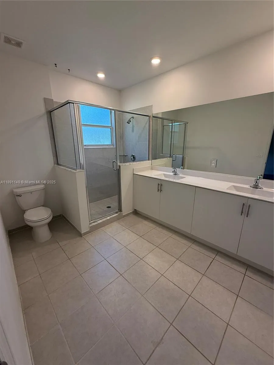 1021 SE 27th Ter, #1021