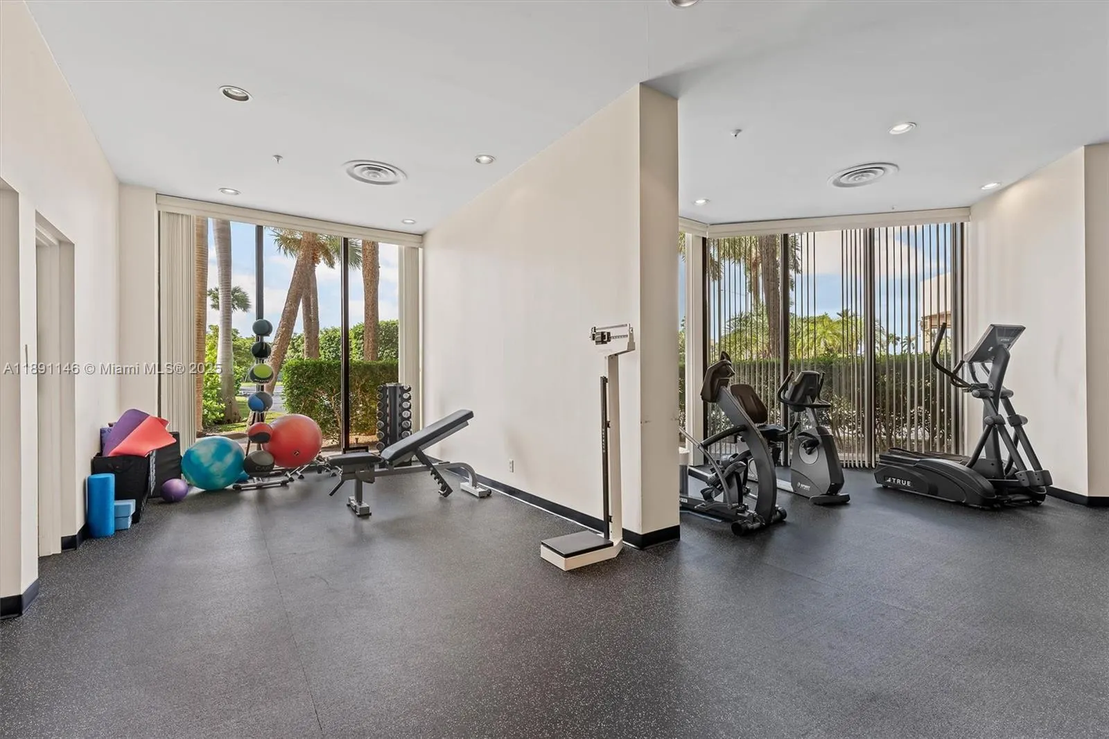 1900 Consulate Pl, #2205
