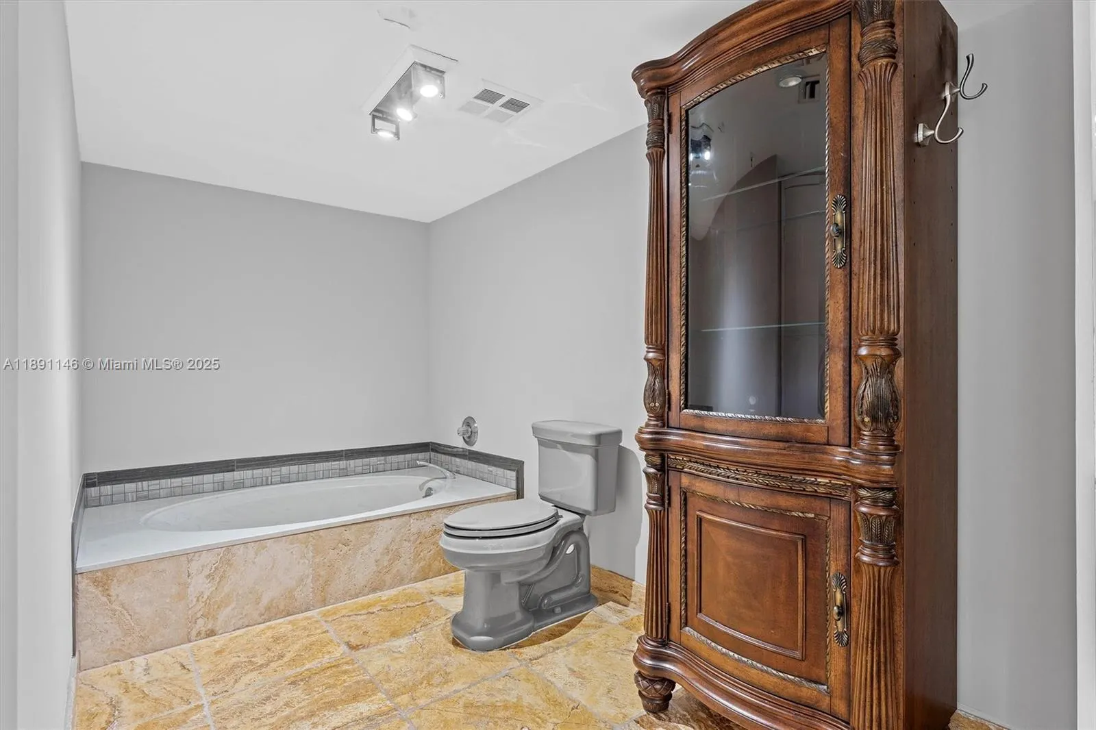 1900 Consulate Pl, #2205