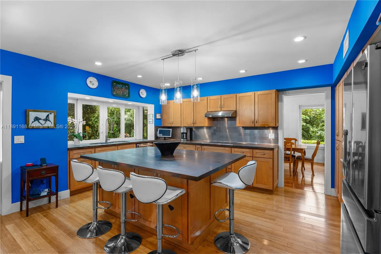 7711 Erwin Rd