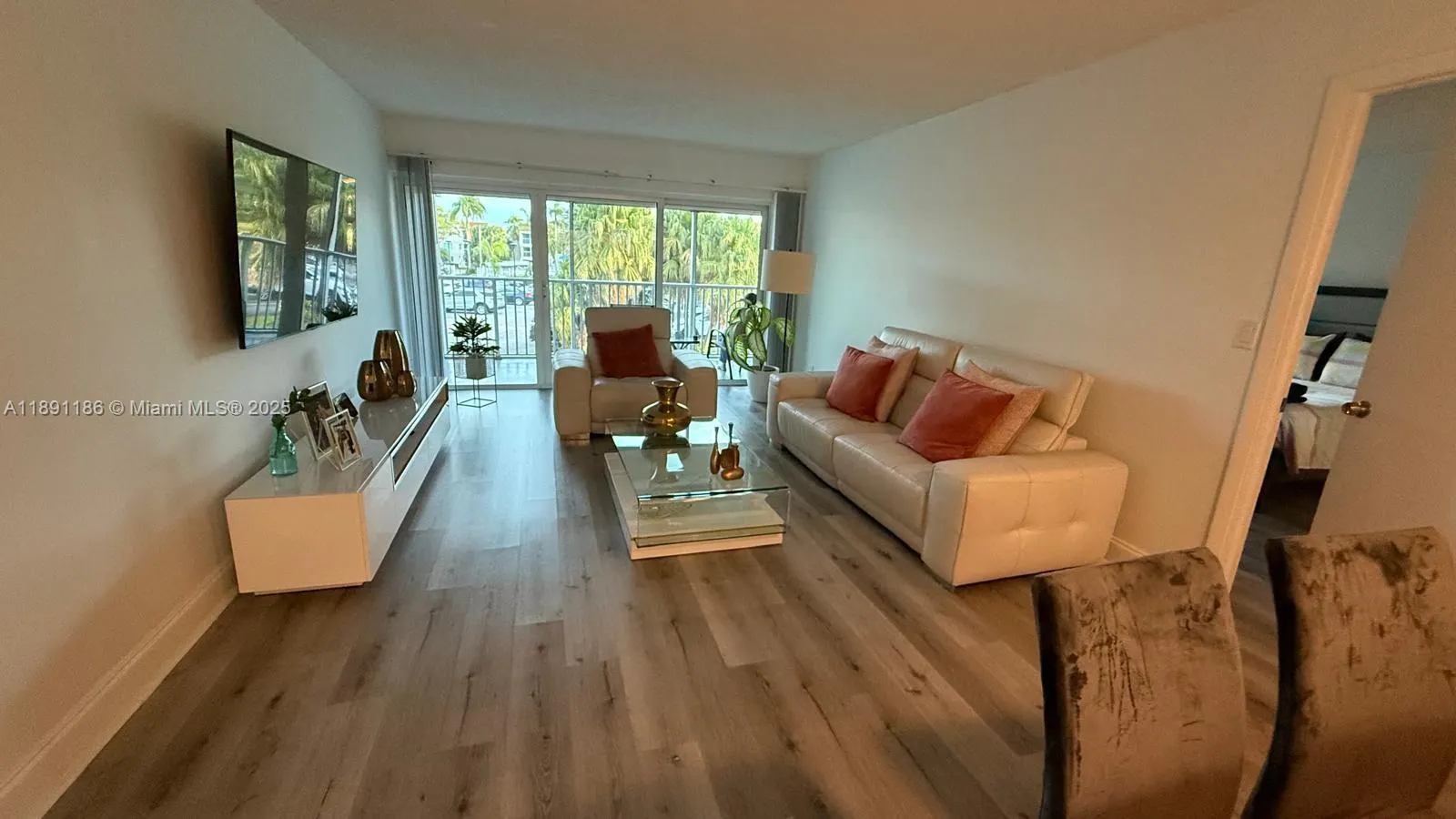 140 Lakeview Dr, #208
