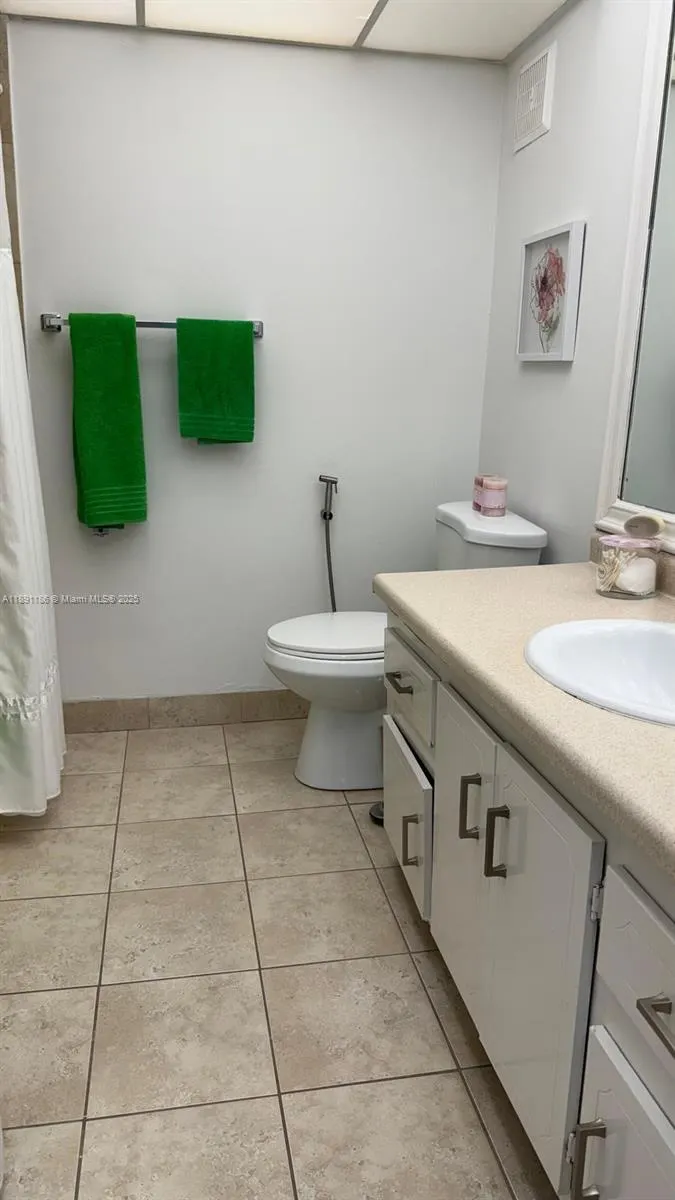 140 Lakeview Dr, #208
