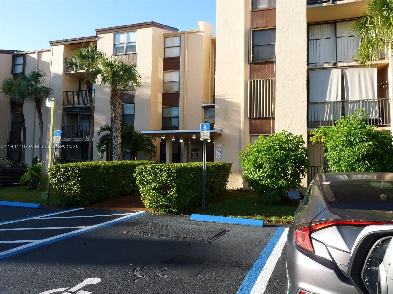 14601 N Kendall Dr, #402K