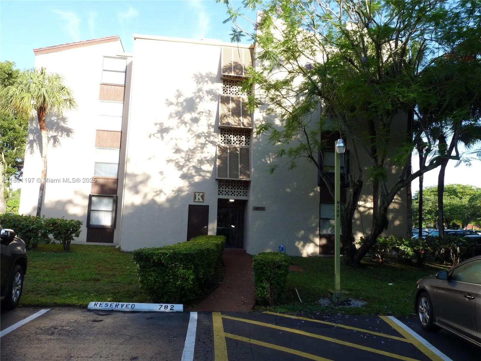 14601 N Kendall Dr, #402K
