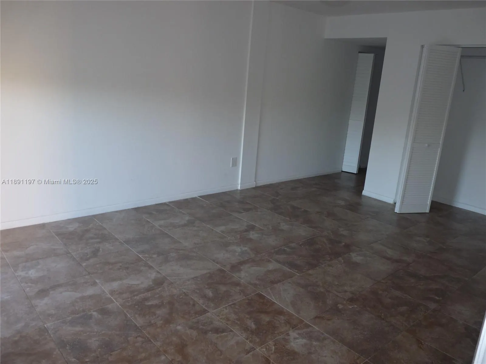 14601 N Kendall Dr, #402K