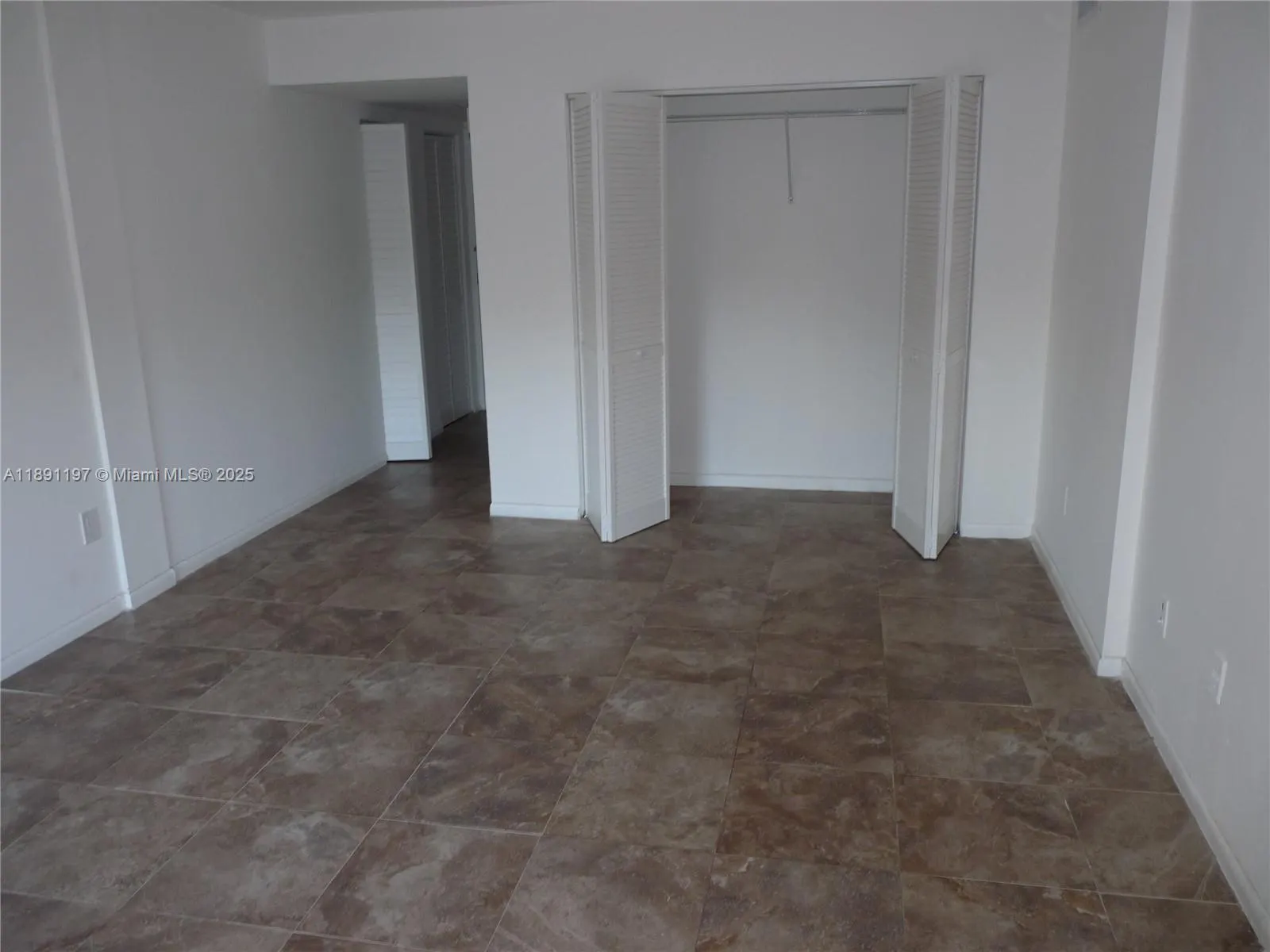 14601 N Kendall Dr, #402K