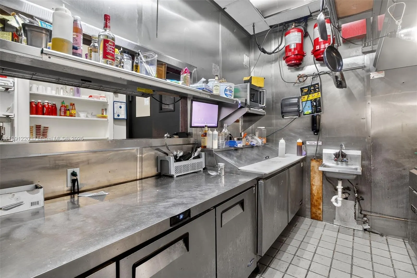 Turnkey Restaurant For Sale in Miami Beach