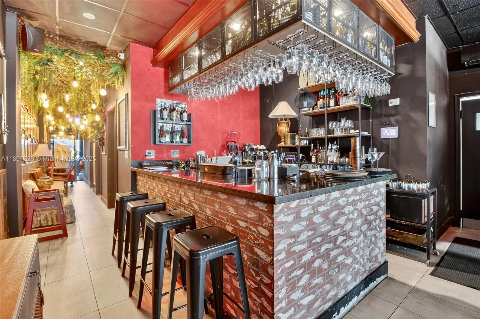 Turnkey Restaurant For Sale in Miami Beach