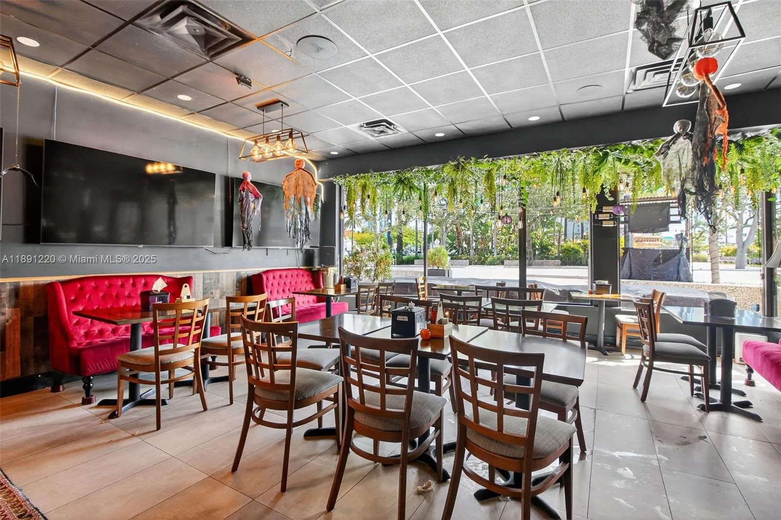 Turnkey Restaurant For Sale in Miami Beach