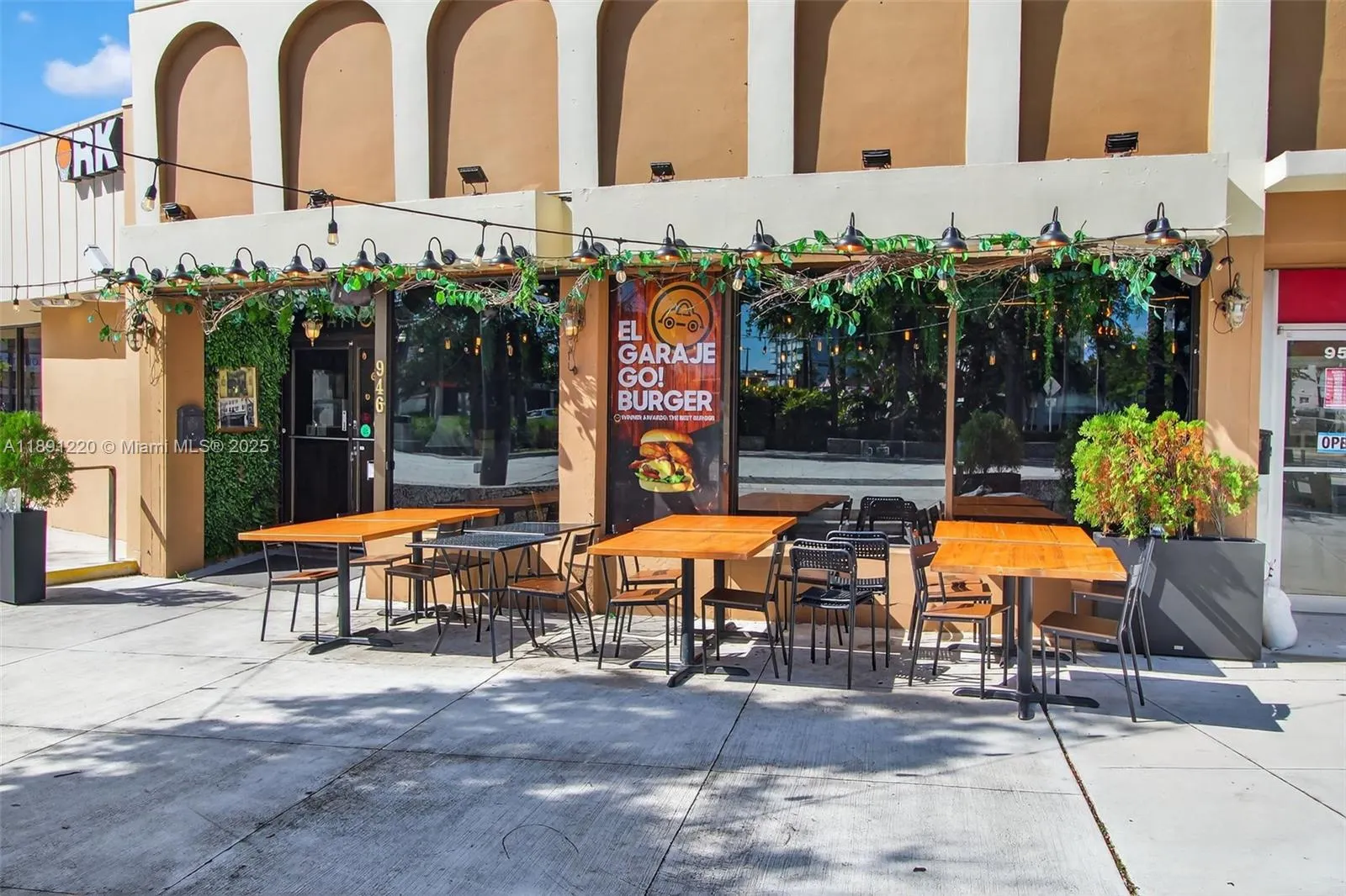 Turnkey Restaurant For Sale in Miami Beach