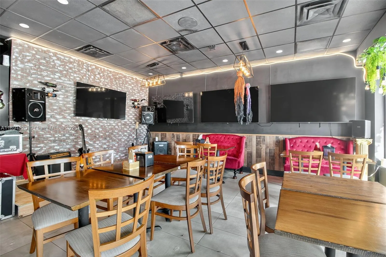 Turnkey Restaurant For Sale in Miami Beach