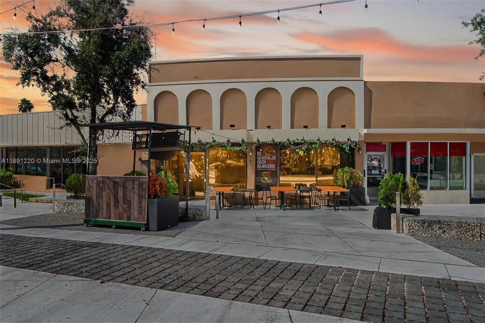 Turnkey Restaurant For Sale in Miami Beach