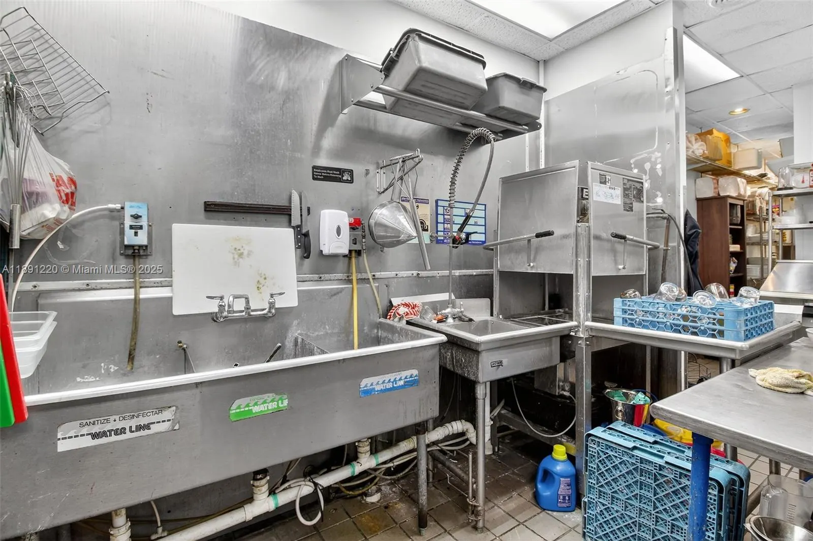 Turnkey Restaurant For Sale in Miami Beach