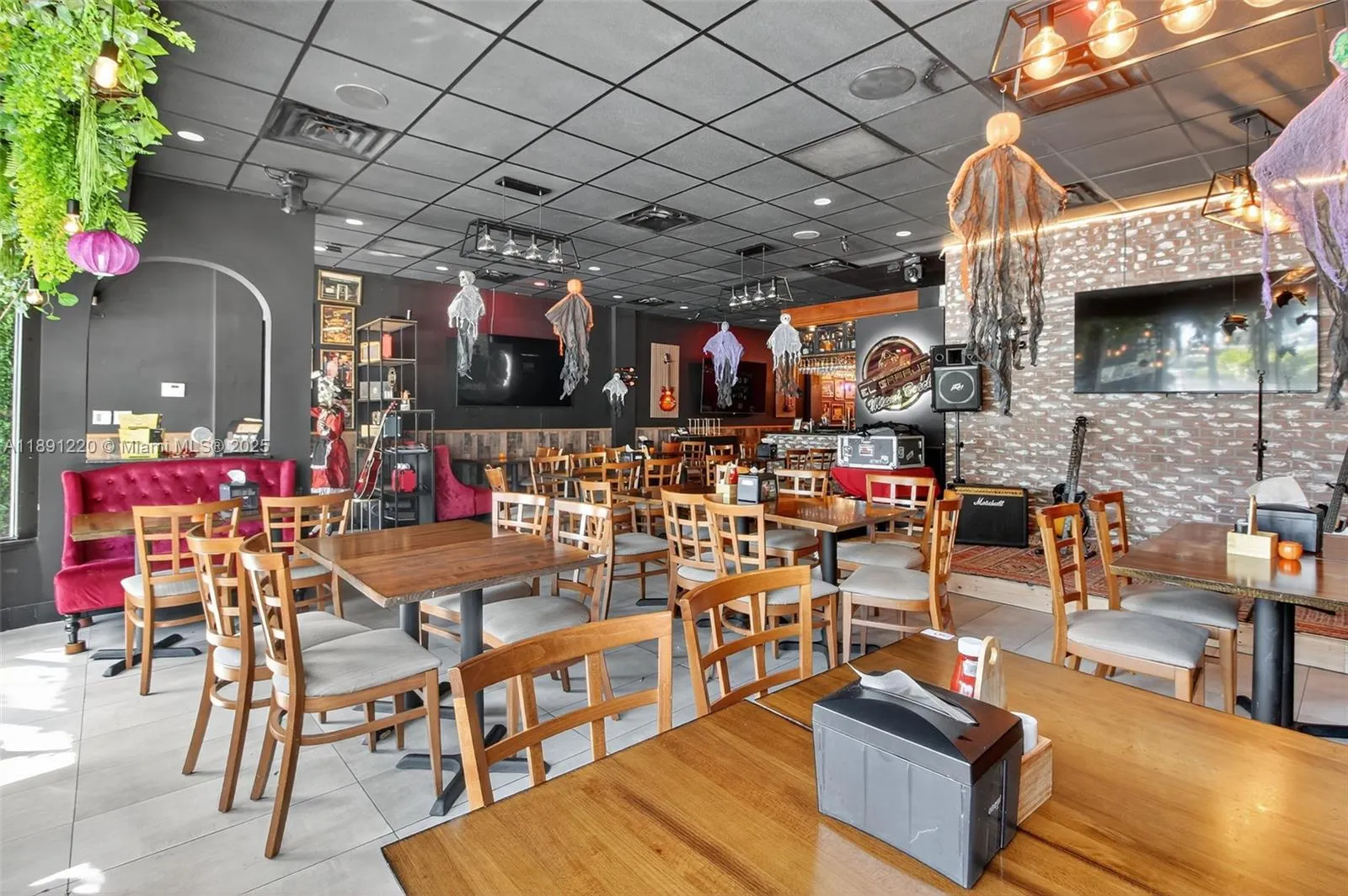Turnkey Restaurant For Sale in Miami Beach