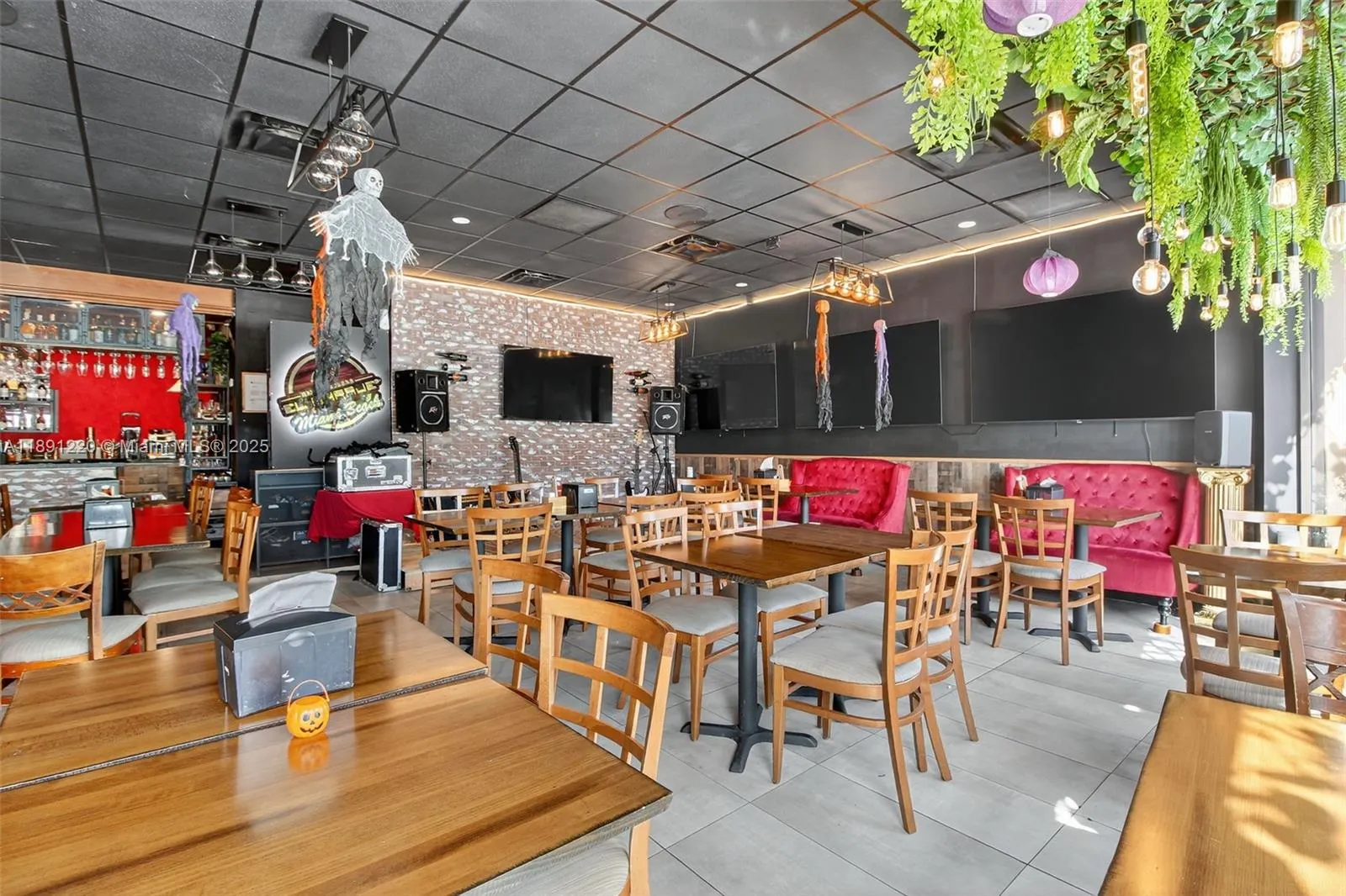 Turnkey Restaurant For Sale in Miami Beach