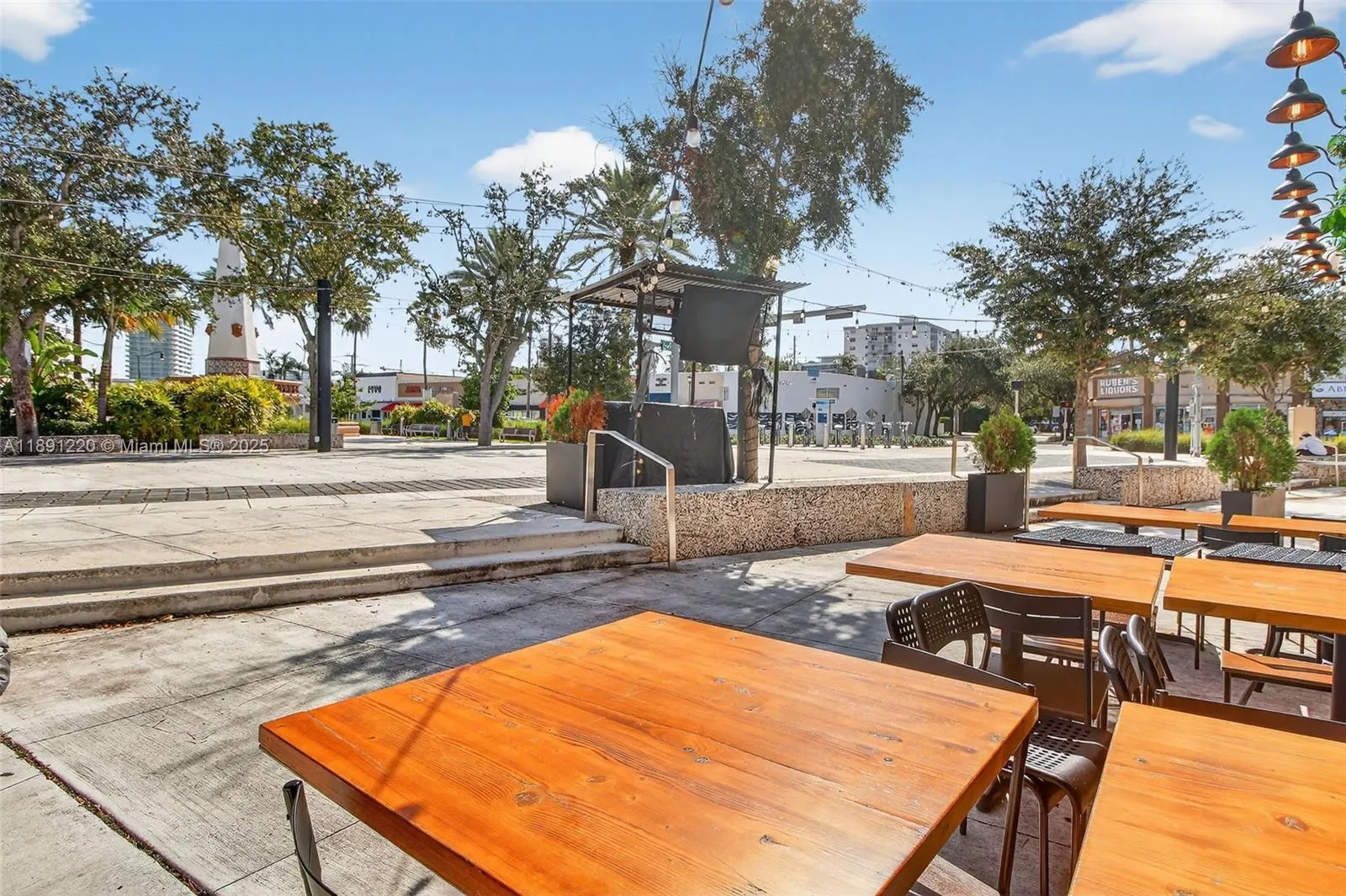 Turnkey Restaurant For Sale in Miami Beach