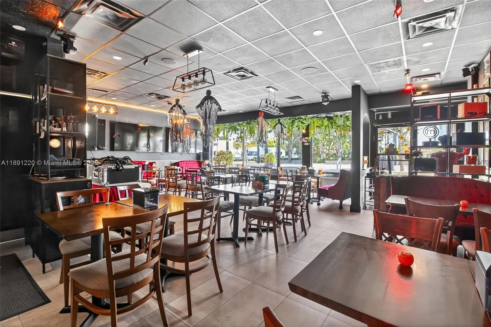 Turnkey Restaurant For Sale in Miami Beach