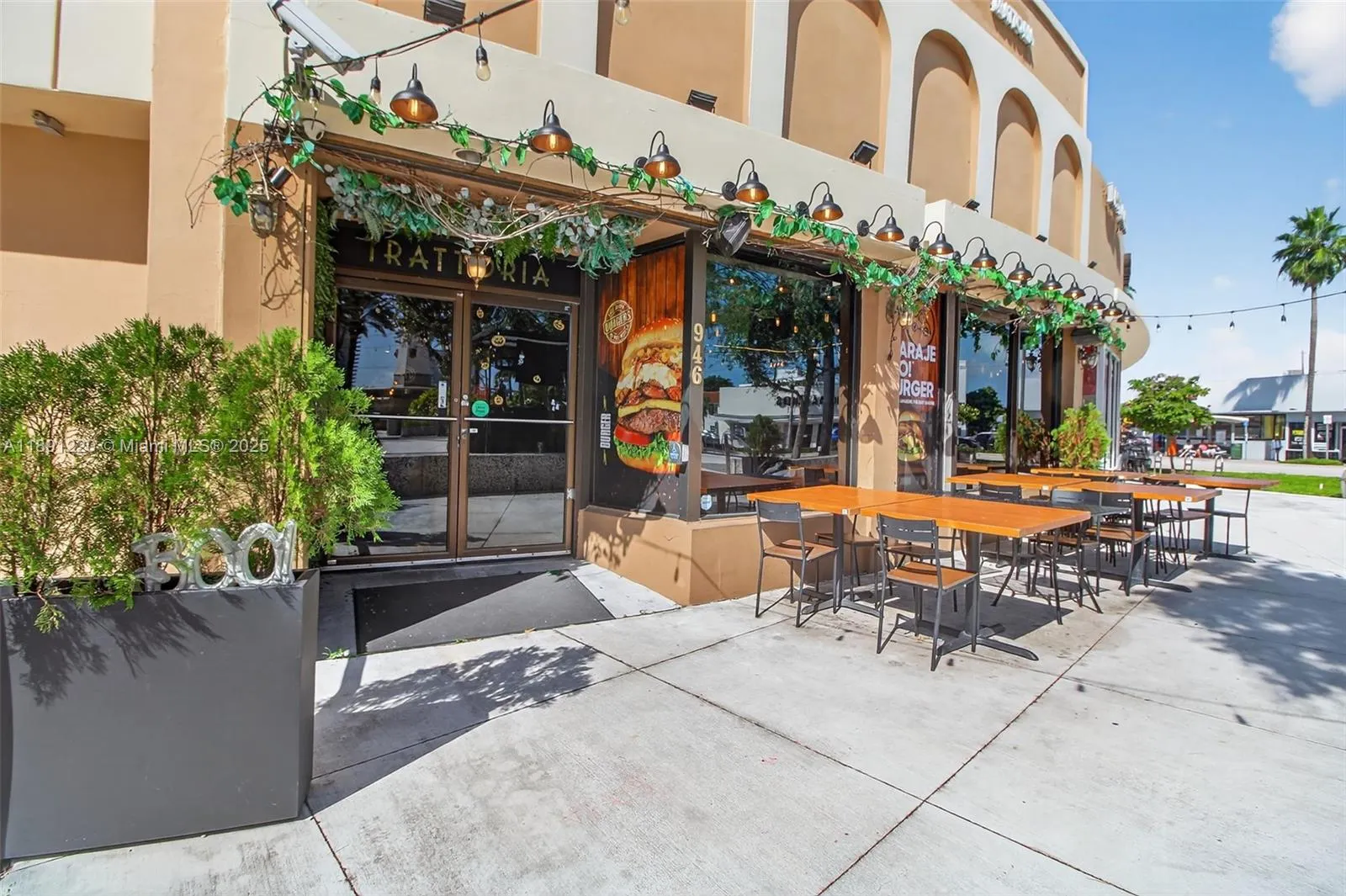 Turnkey Restaurant For Sale in Miami Beach