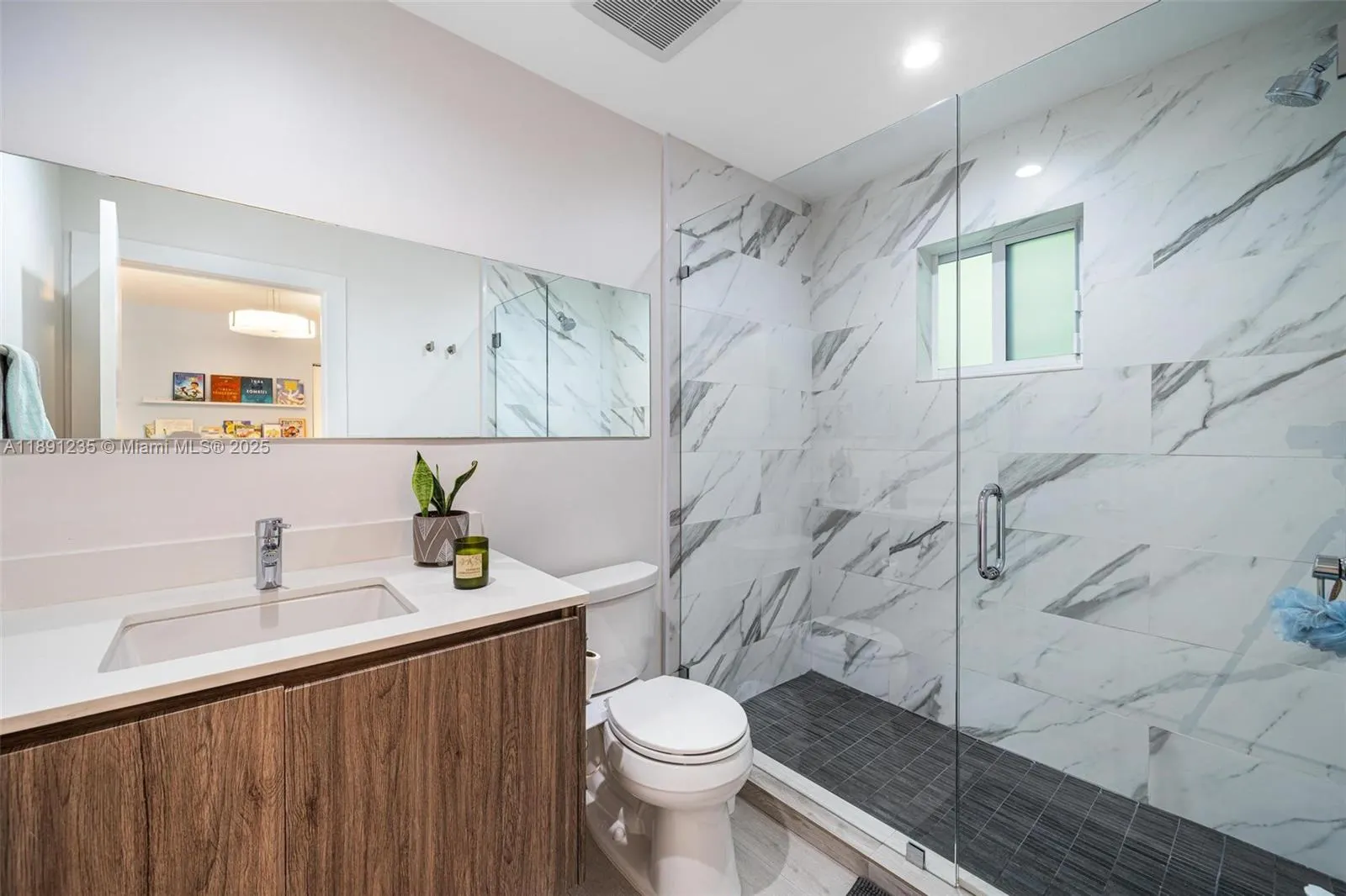 2437 SW 25th Ter